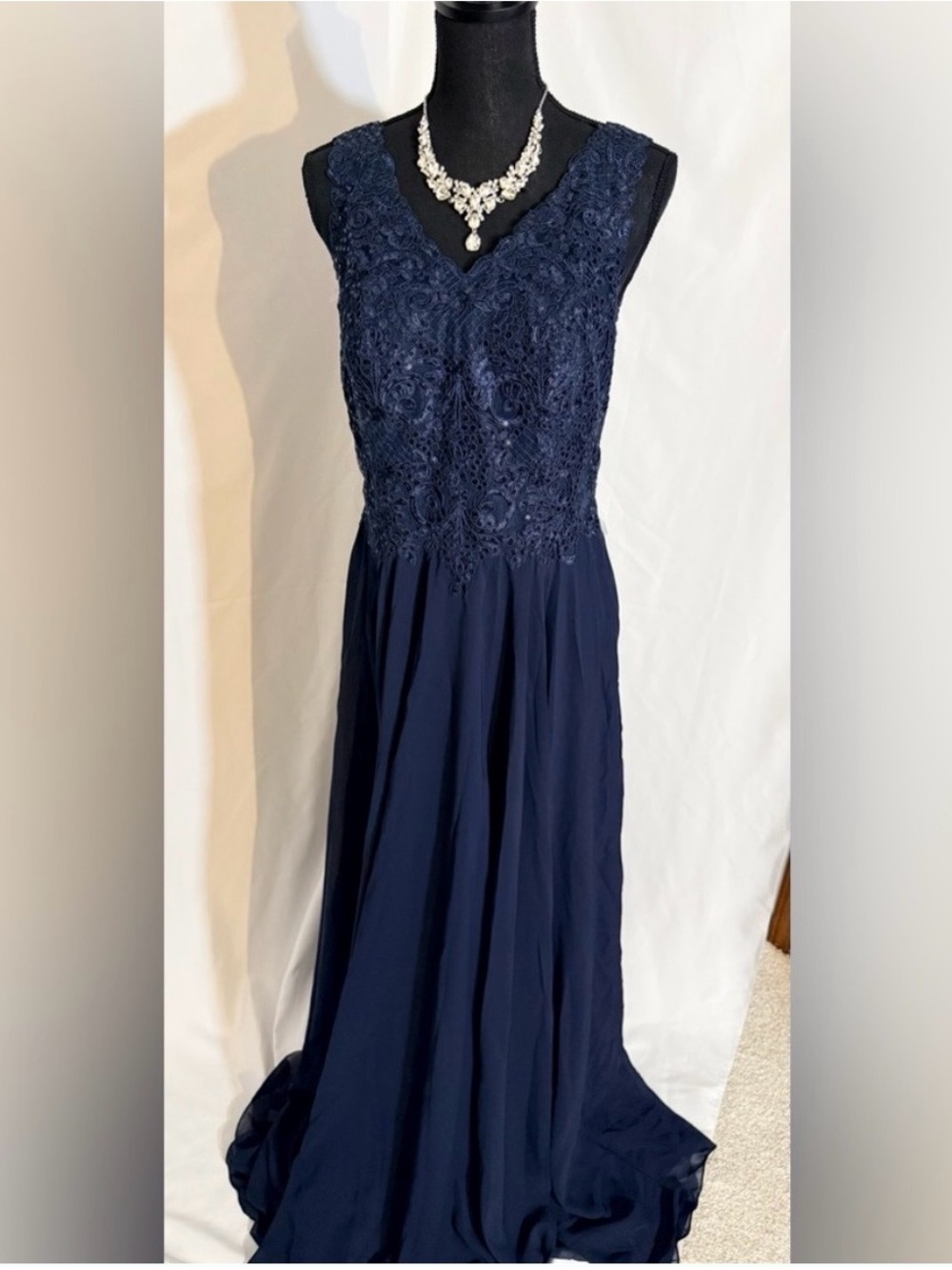 Fashion, simple Fashion 
sleeveless blue V-Neck maxi dress, MWT.